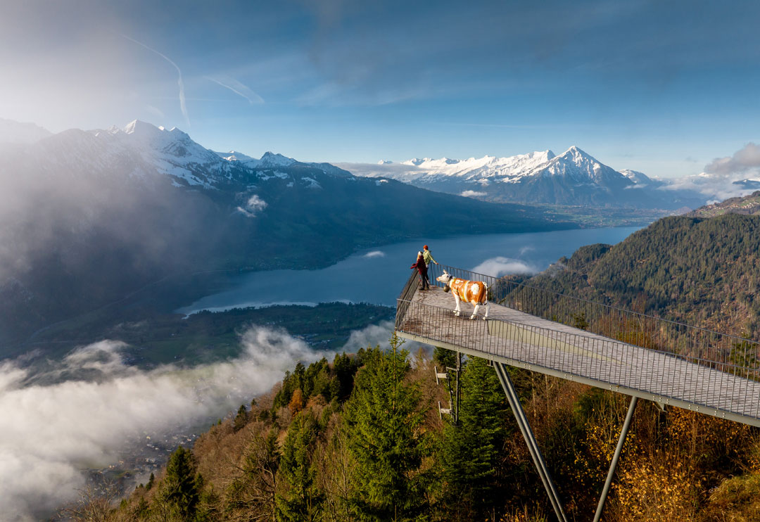 GENEVA: Panoramic Bus tour with Glass Roof to Interlaken & Harder Kulm